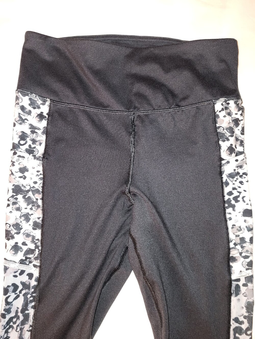 SO Black Active Leggings with Gray Snow Leopard Mesh Pattern and Pockets, Size M - Picture 3 of 8